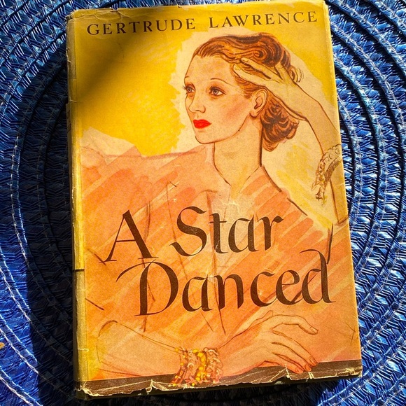 A STAR DANCED memoir by GERTRUDE LAWRENCE BEAUTIFUL VINTAGE BOOK GUC - Picture 1 of 10